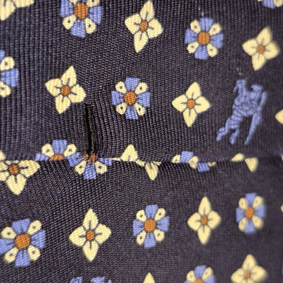 BURBERRY Silk Tie - Picture 11 of 16